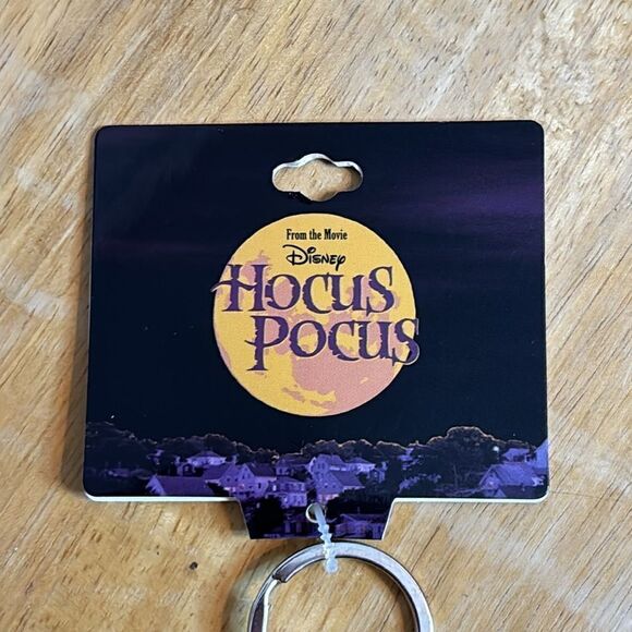 Disney’s Hocus Pocus “Sarah” Sarah Jessica Parker Halloween Witch Keychain - Picture 4 of 5